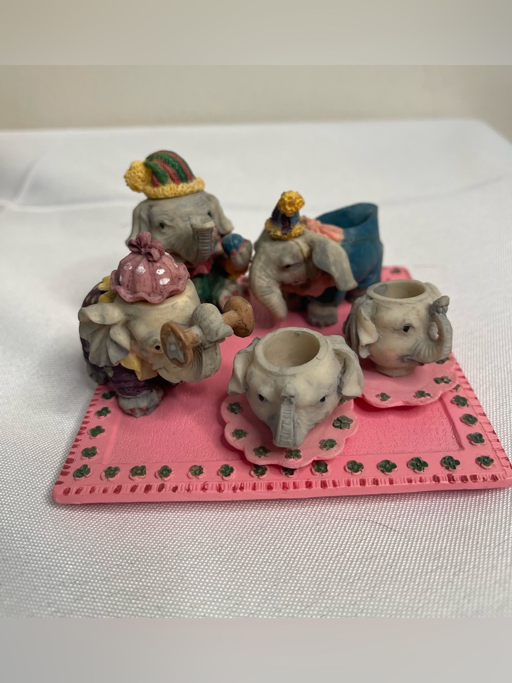 Vintage 90s elephant tea set with 10 pieces. Two elephants has a removable lid.